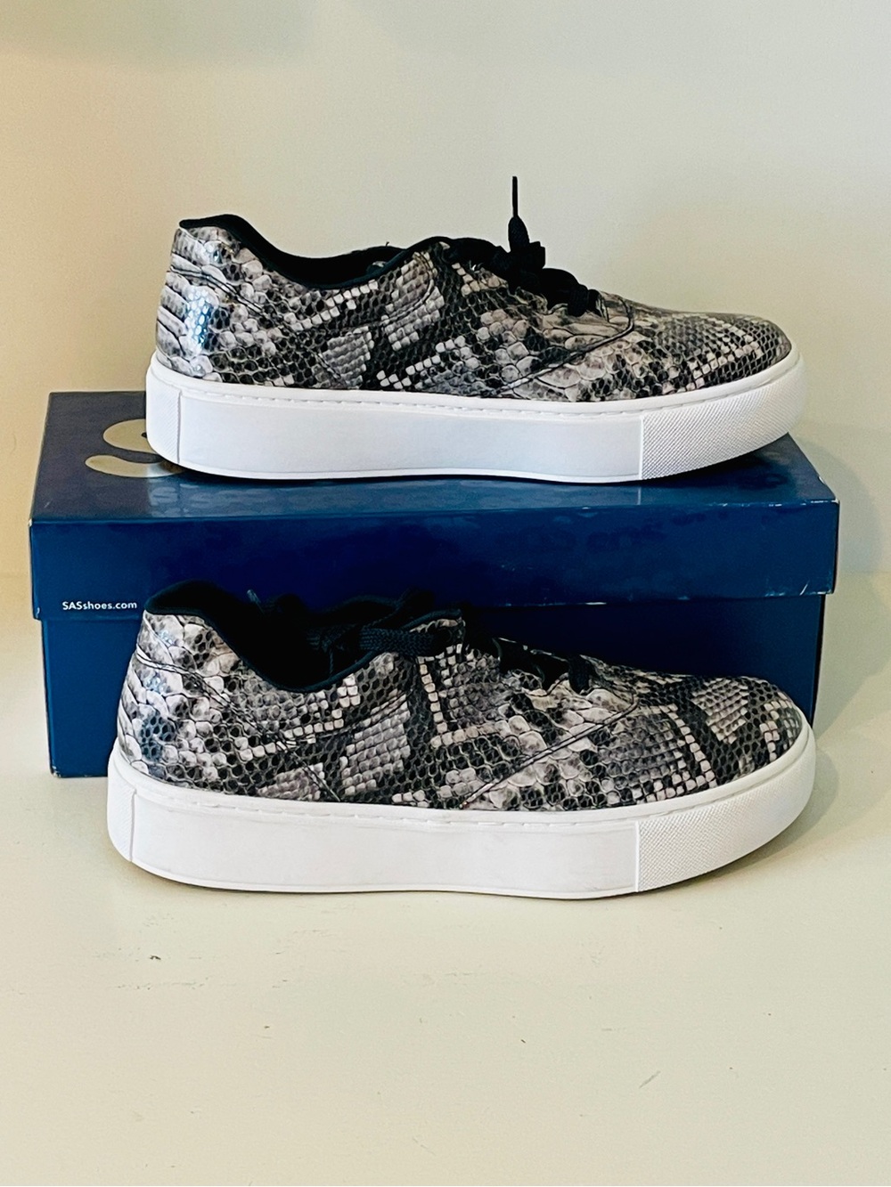SAS Free Rein 3 Mamba NEW NIB 8.5 Women's Snake Skin Sneaker Animal Print